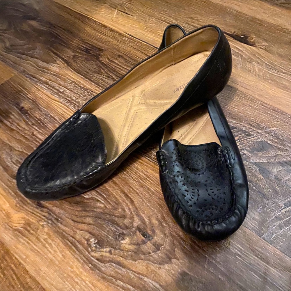 Naturalized leather flats size 11